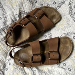 EUC, barely worn, tan/light brown Birkenstock sandals with backs. Sealed cork!